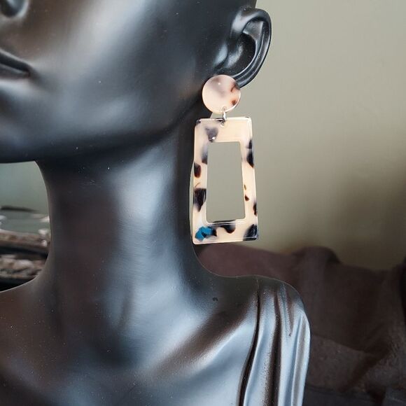 LEOPARD GEOMETRIC DANGLE EARRINGS  - Picture 6 of 6